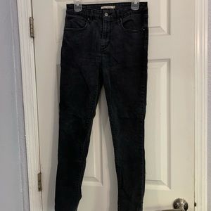 MOVING SALE!! Black Skinny Levi’s 30